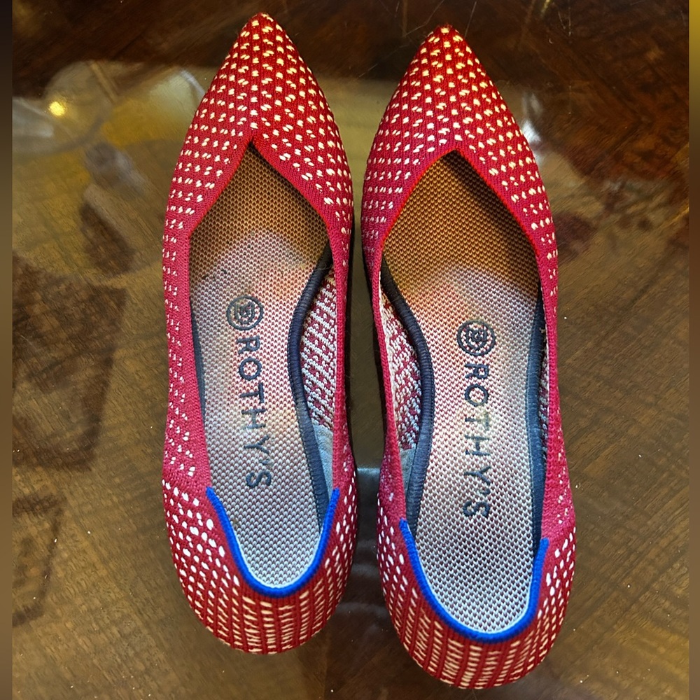Red Rothy’s point toed flats